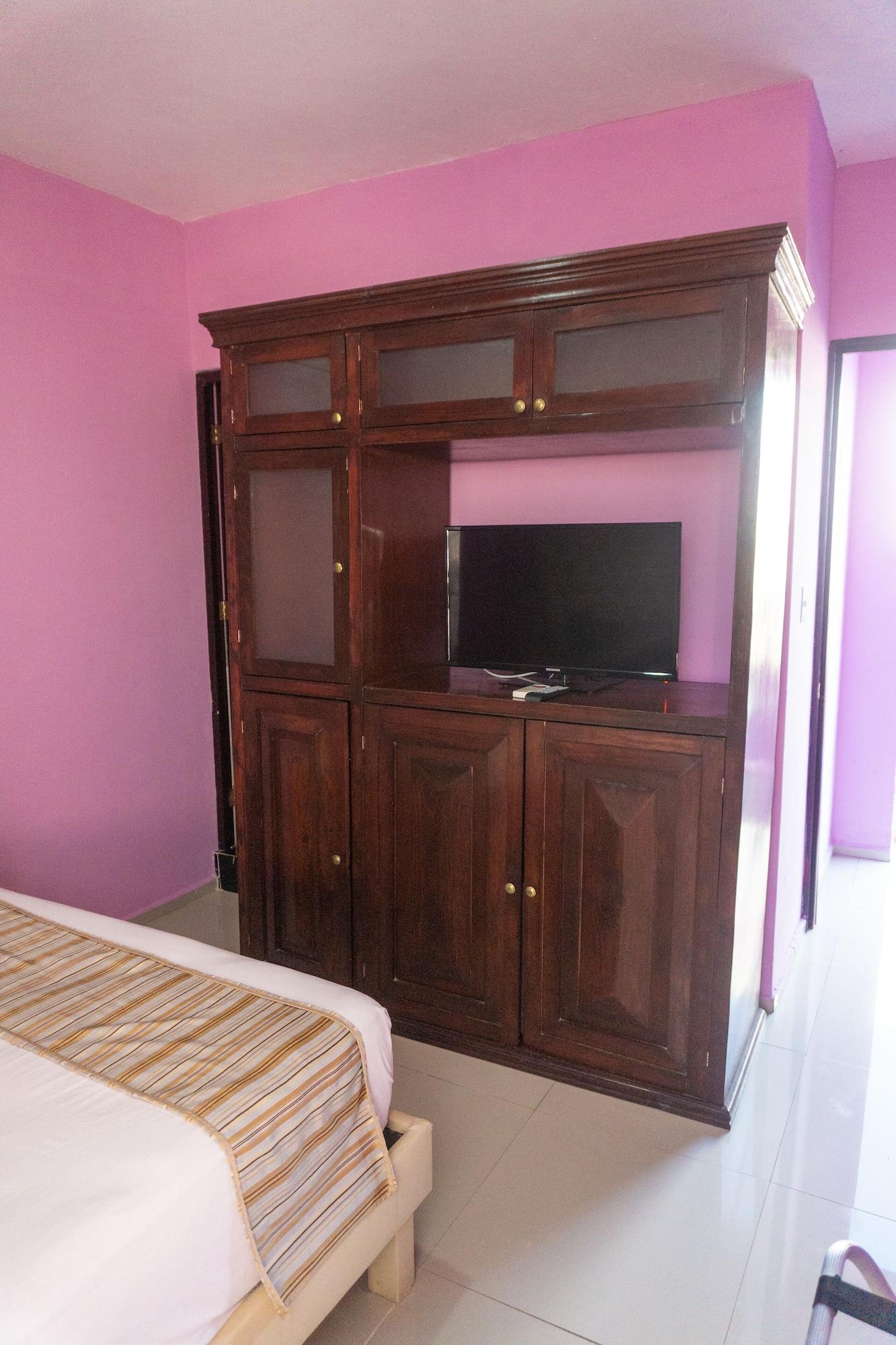 Hotel Lavanda Cas Mérida Exterior photo A television set in a bedroom