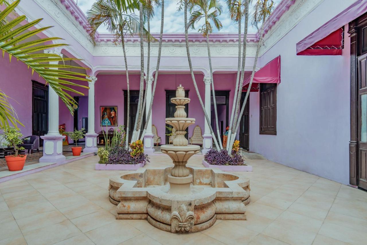 Hotel Lavanda Cas Mérida Exterior photo Fountain in the courtyard of the house